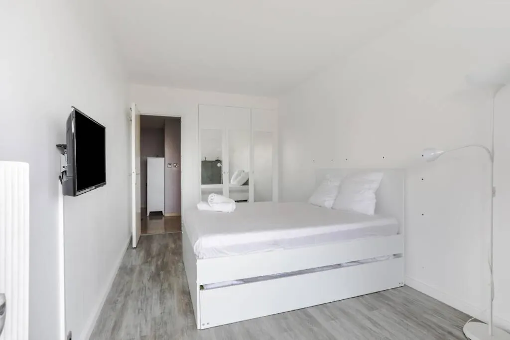 Sea View Apartment In Residence With Swimming Pool! Nice