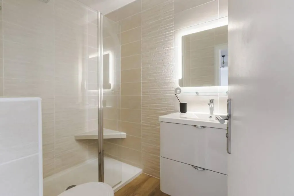 Sea View Apartment In Residence With Swimming Pool! Nice