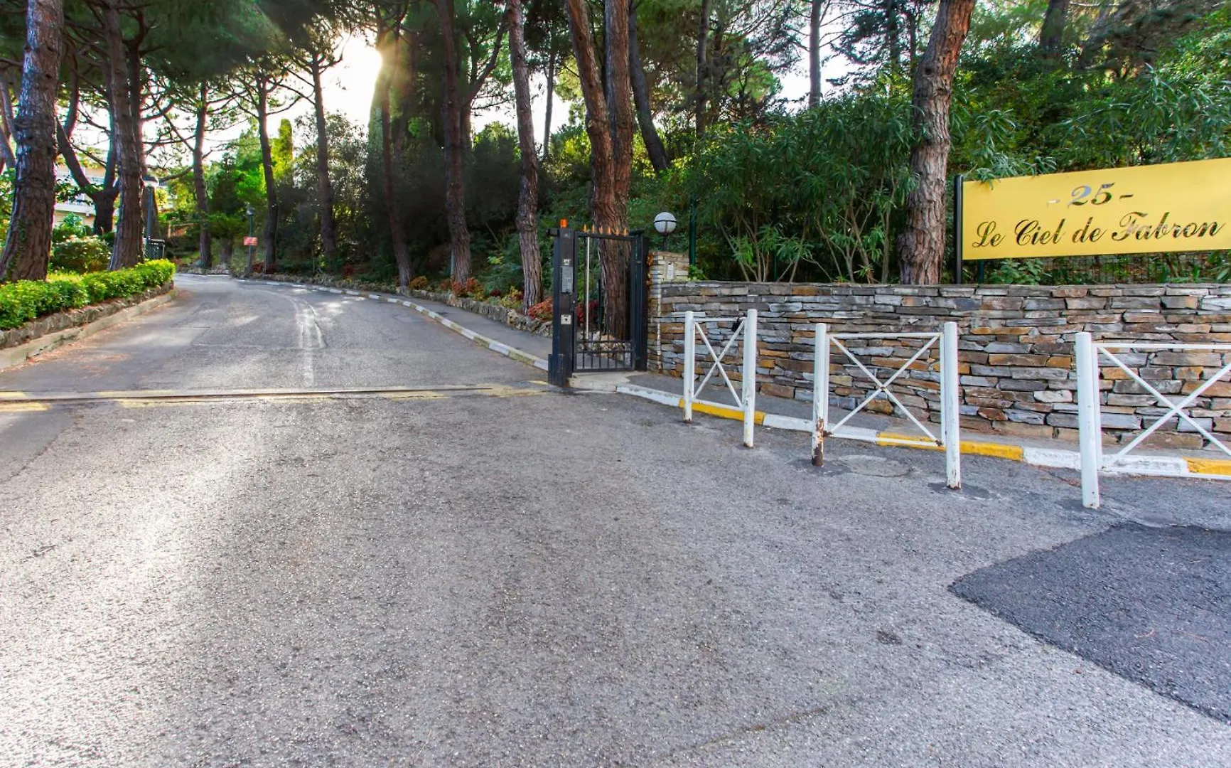 Sea View Apartment In Residence With Swimming Pool! location